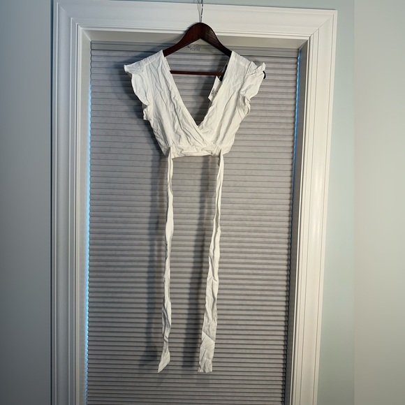 NWT Forever 21 white crop top with tie and elastic back - Picture 1 of 5
